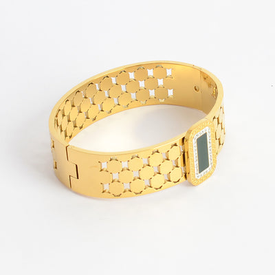 سوار يد عريض بتصميم خلية نحل بقطعة مستطلية بفصوص لون ذهبي