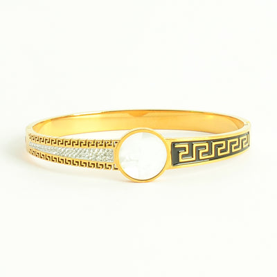 سوار يد صلب مع تصميم دائرة بيضاء بشكل رخامي مع فصوص زركون لون ذهبي