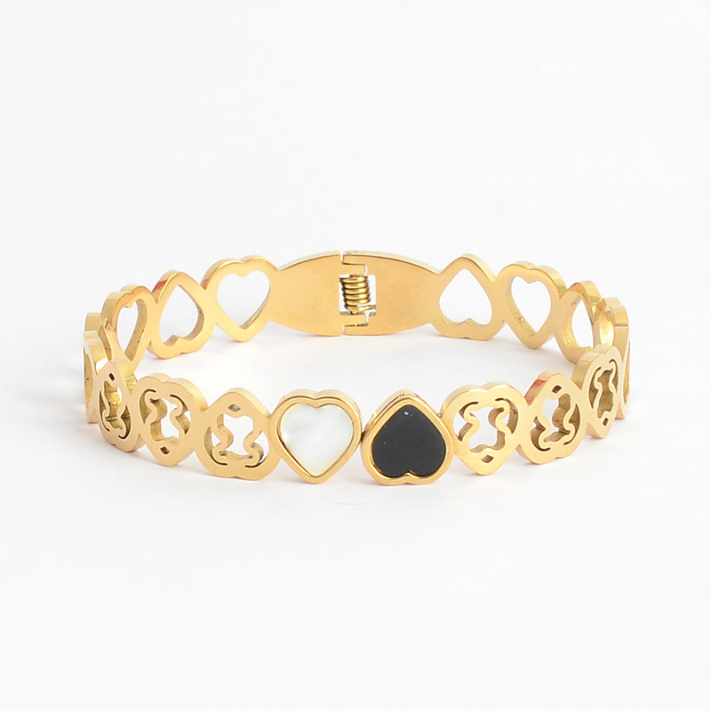 سوار يد صلب تصميم  بزخرفة قلوب مفرغة لون ذهبي