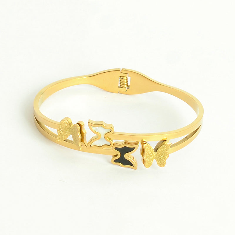 سوار يد صلب تصميم  بزخرفة فراشات لون ذهبي