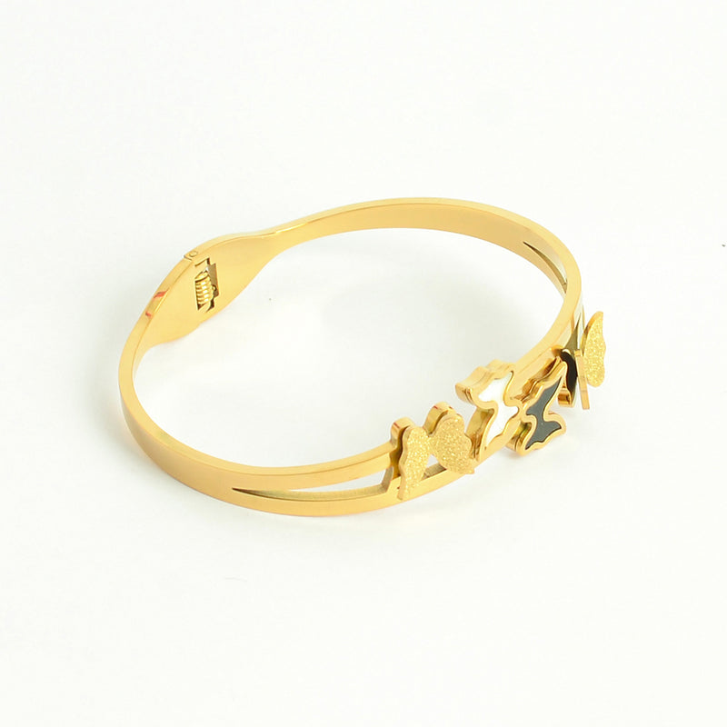 سوار يد صلب تصميم  بزخرفة فراشات لون ذهبي