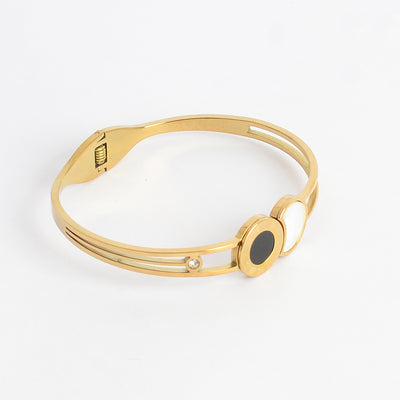 سوار يد صلب تصميم  بزخرفة رخامية مع دائرة الأرقام الرومانية لون ذهبي