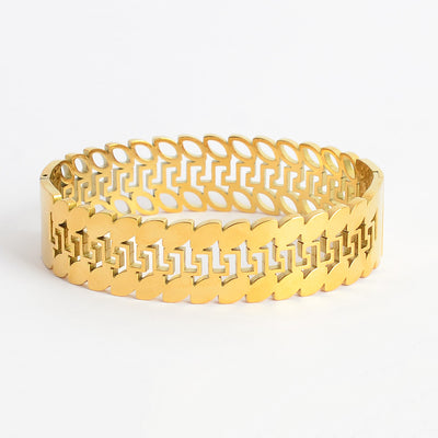 سوار يد عريض صفوف متشابكة من الحلقات المستطيلة والمفرغة لون ذهبي