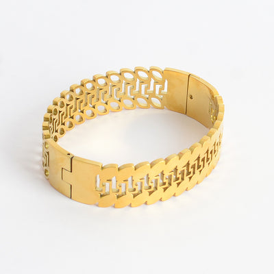 سوار يد عريض صفوف متشابكة من الحلقات المستطيلة والمفرغة لون ذهبي