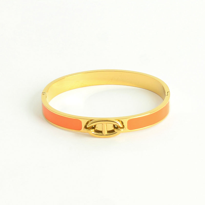 سوار يد صلب مع زخرفة فالمنتصف بيضاوية بارزة