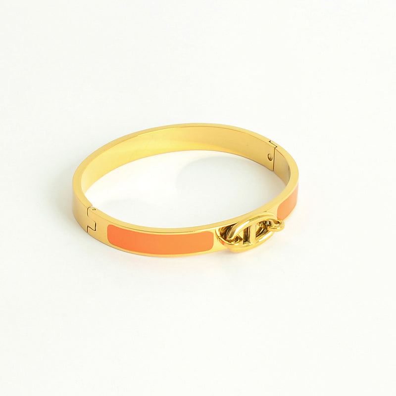 سوار يد صلب مع زخرفة فالمنتصف بيضاوية بارزة