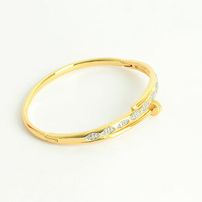 سوار يد صلب شكل مسمار بفصوص زركون لون ذهبي *أبيض