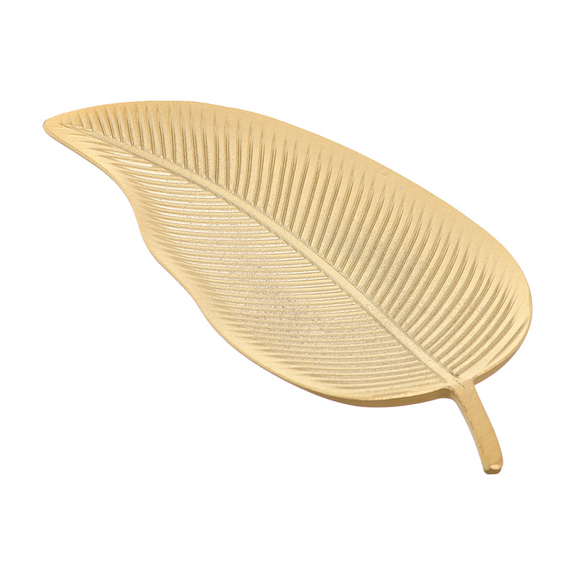 Leaf-shaped appetizer plate from Style