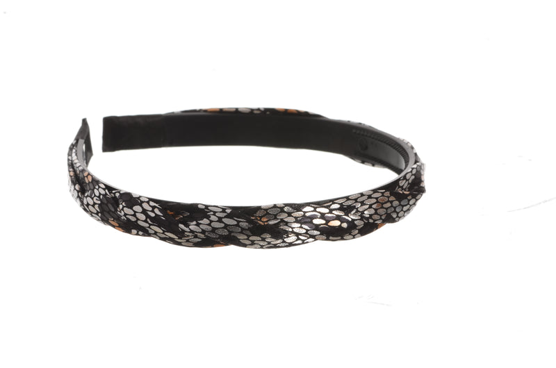 Collar buckle with black and silver dots