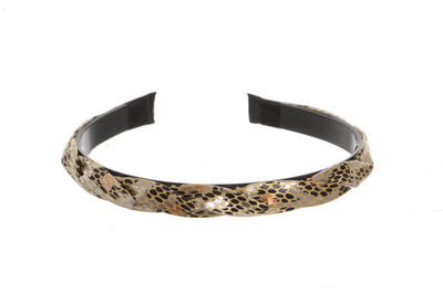 Collar buckle with black and silver dots