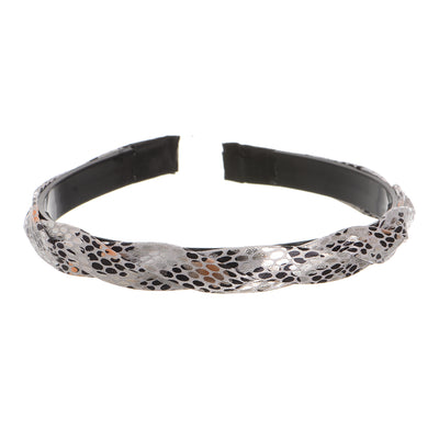 Collar buckle with black and silver dots