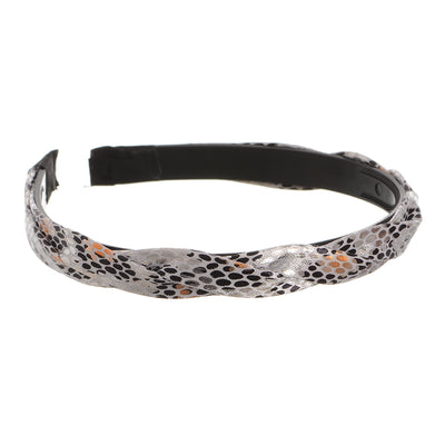 Collar buckle with black and silver dots