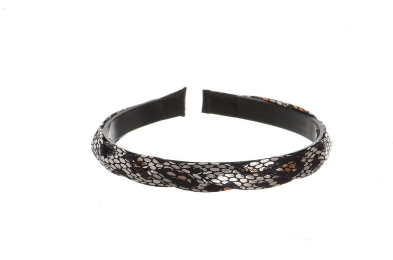 Collar buckle with black and silver dots